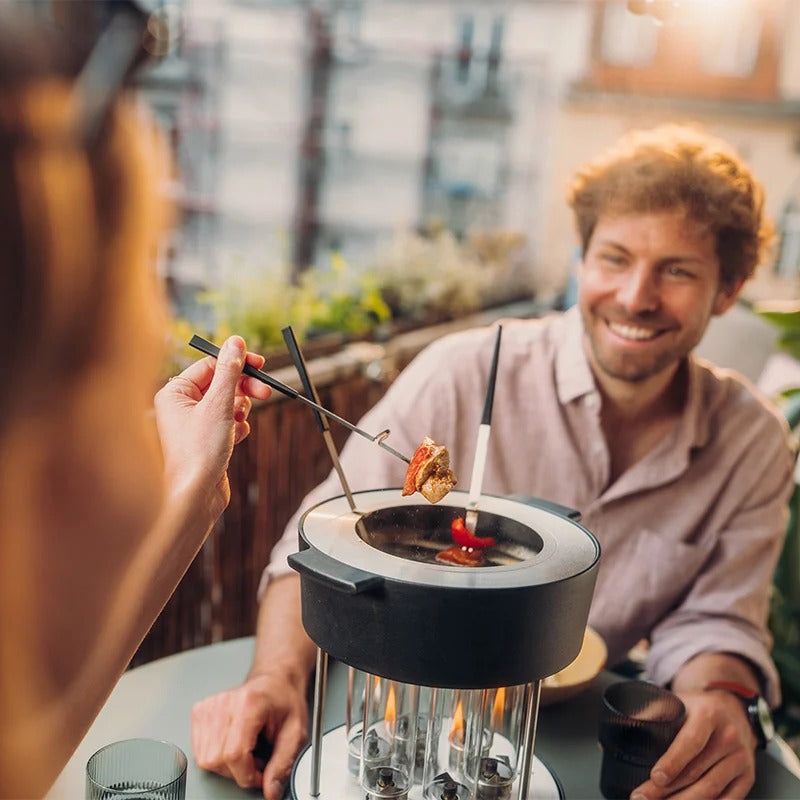 höfats CIRCLE 35 mit Fondue am Tisch