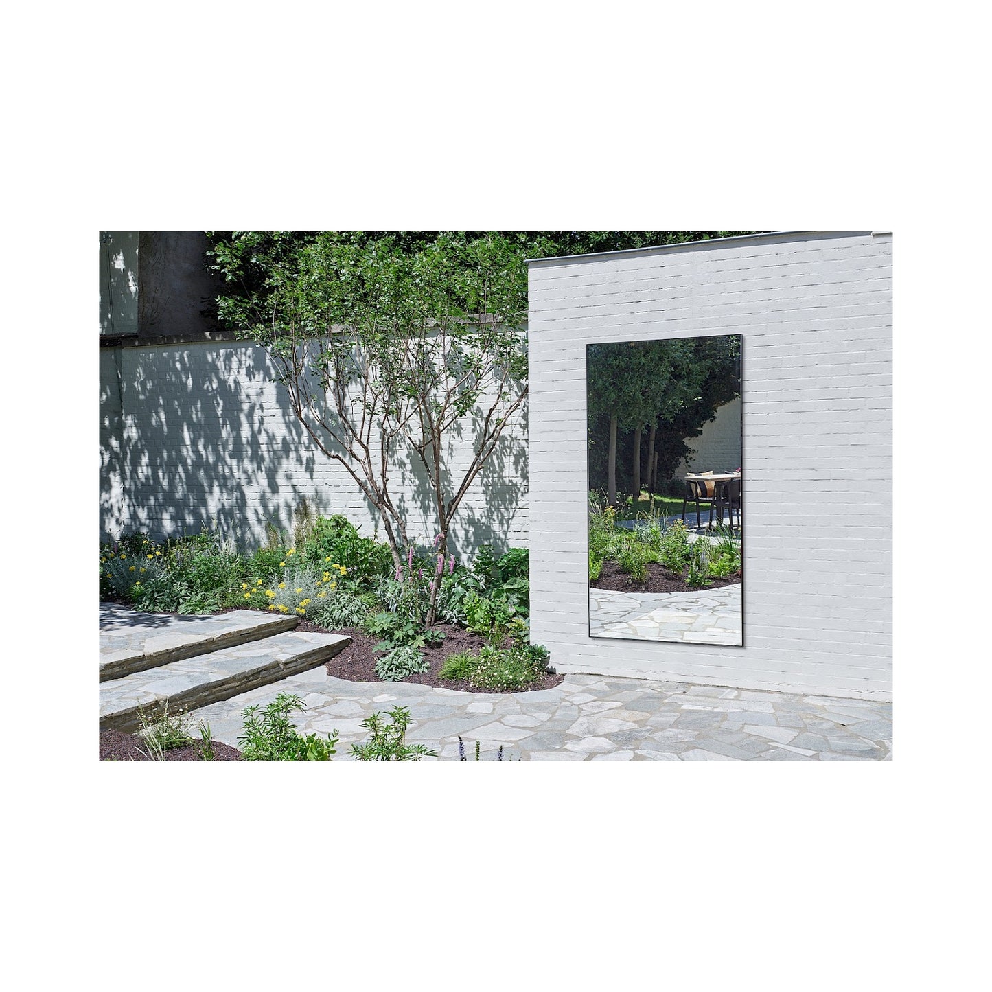 Lucka Outdoor Black XXL – Wetterfester Designspiegel für Garten & Terrasse | Deknudt Mirrors