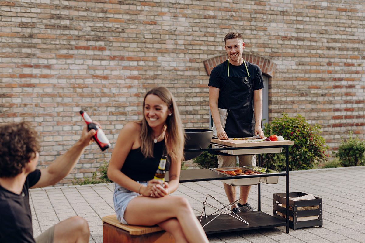 hoefats FIREKITCHEN Outdoorkueche in Benutzung