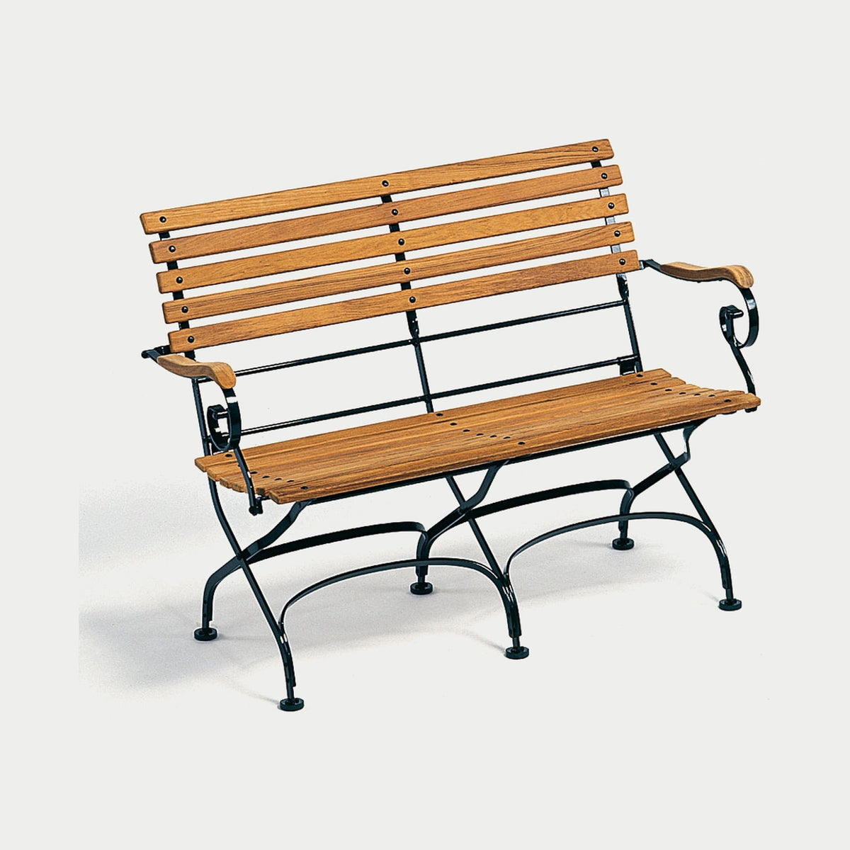 Gartenbaenke aus Holz und Metall