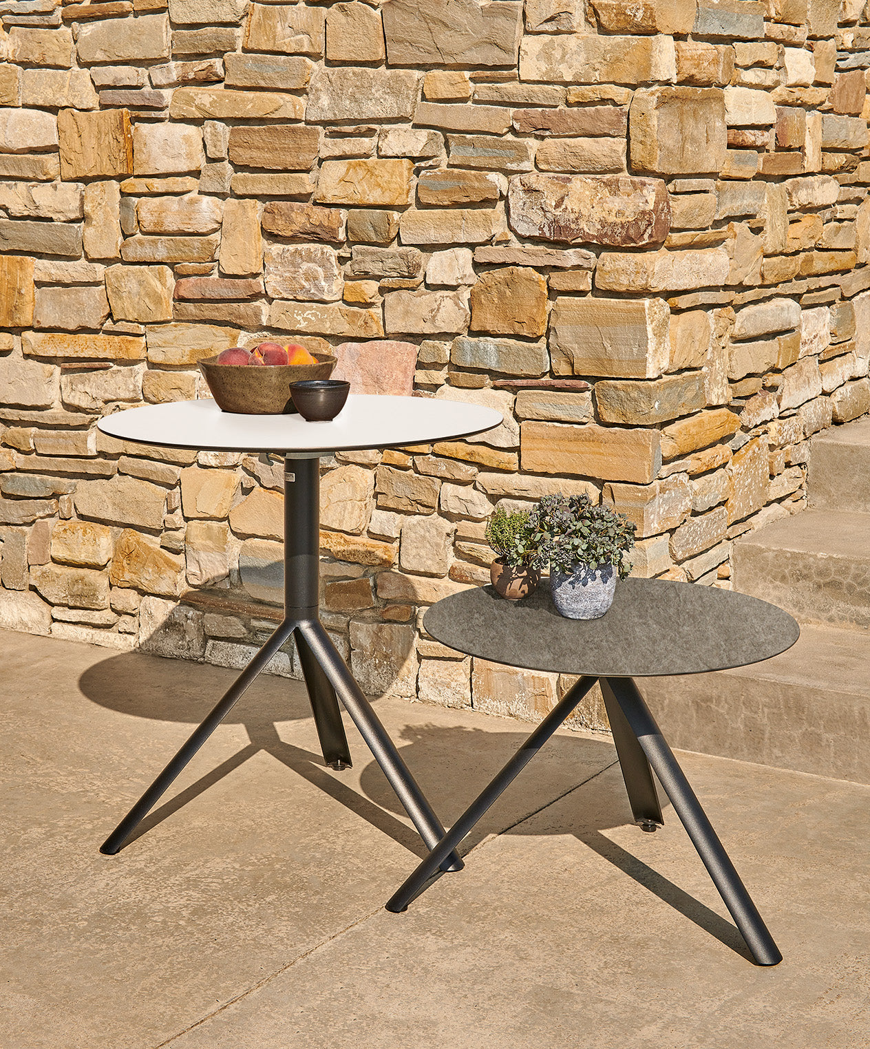Beistelltische & Hocker