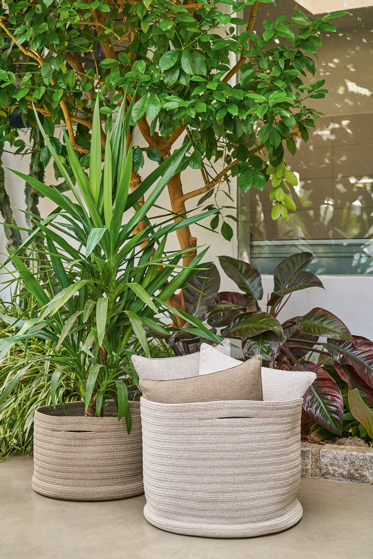 Outdoor-Koerbe in Sand und Taupe