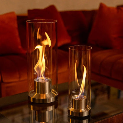 höfats DANCE Tischfeuer Silber auf dem Wohnzimmertisch