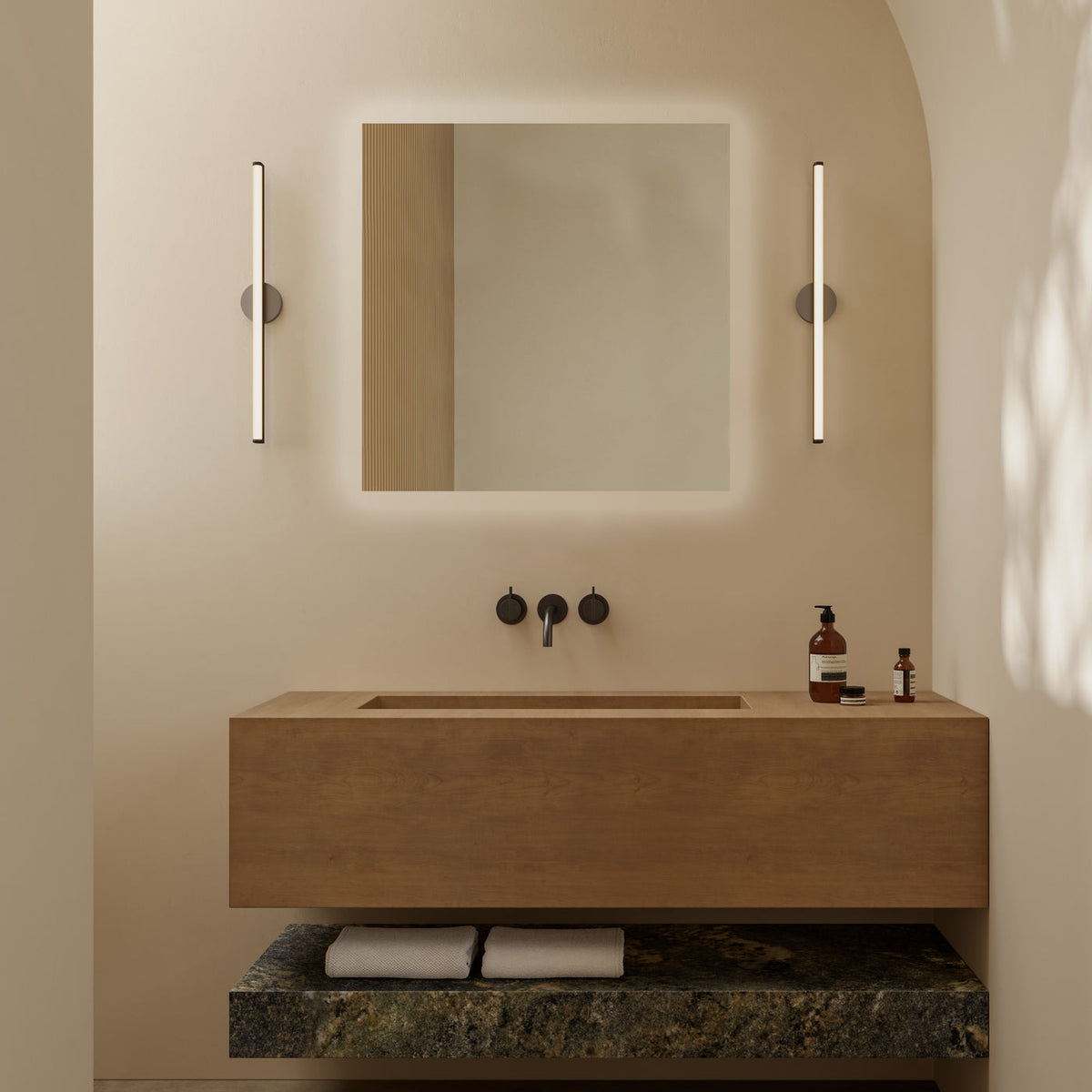 Badspiegel B.Ambi 1 mit LED-Licht im Badezimmer