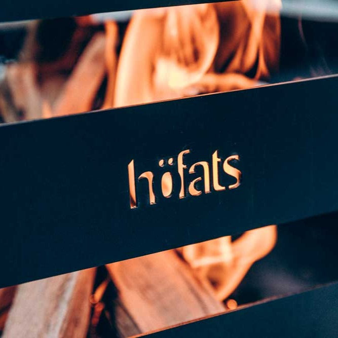 höfats CRATE Feuerkorb am Abend