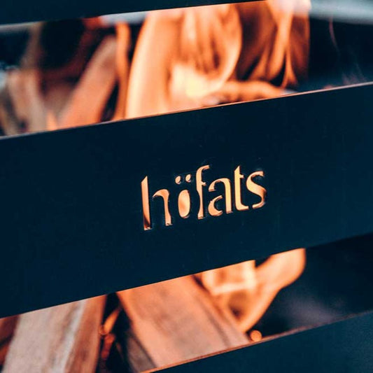 höfats CRATE Feuerkorb am Abend