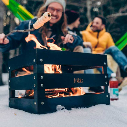 höfats CRATE Feuerkorb im Winter