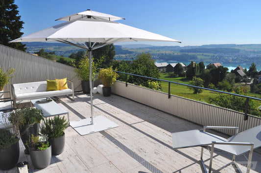 CARAVITA M40 Supremo Sonnenschirm im Einsatz