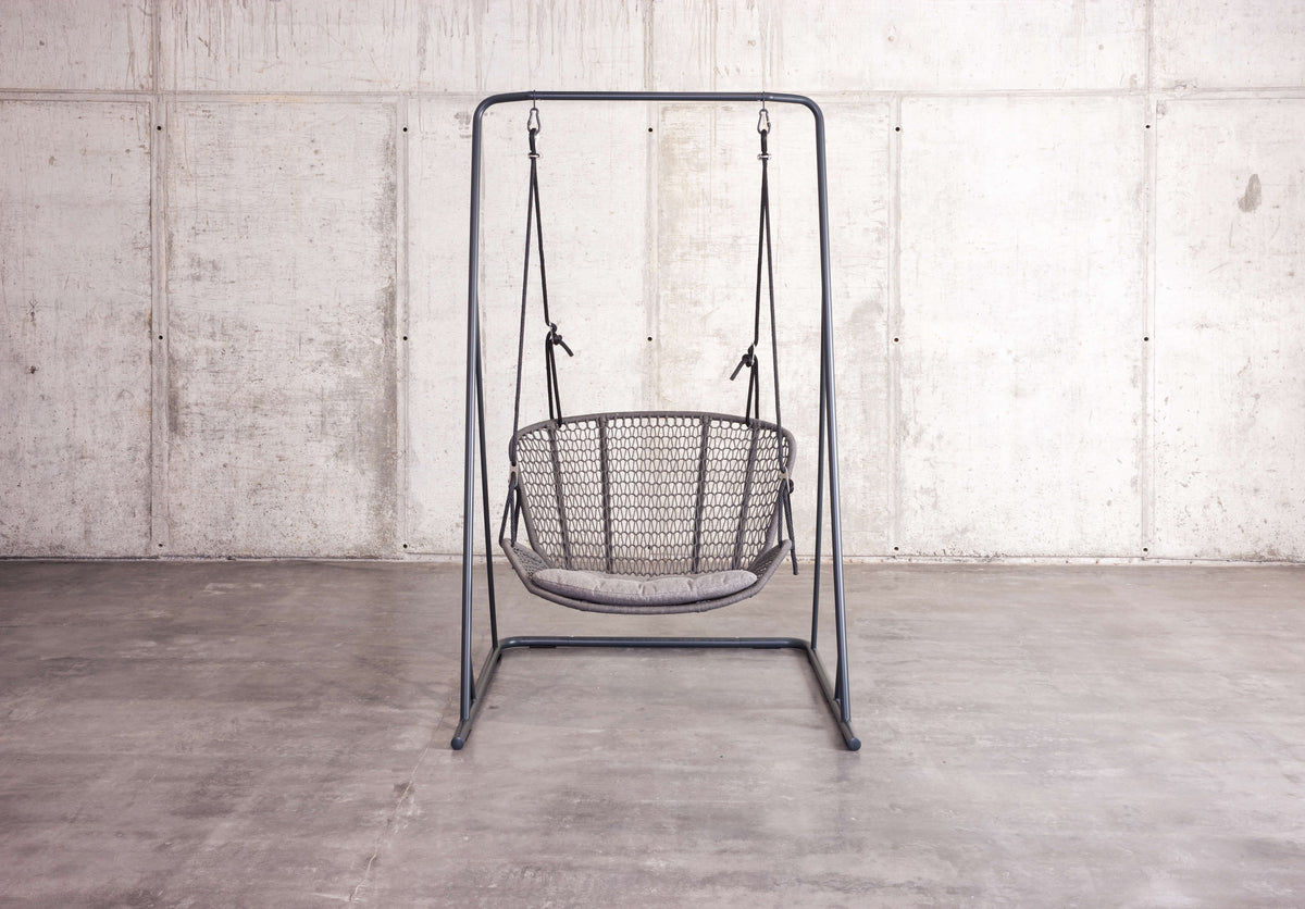 Wing light Relax Hängesessel im Showroom