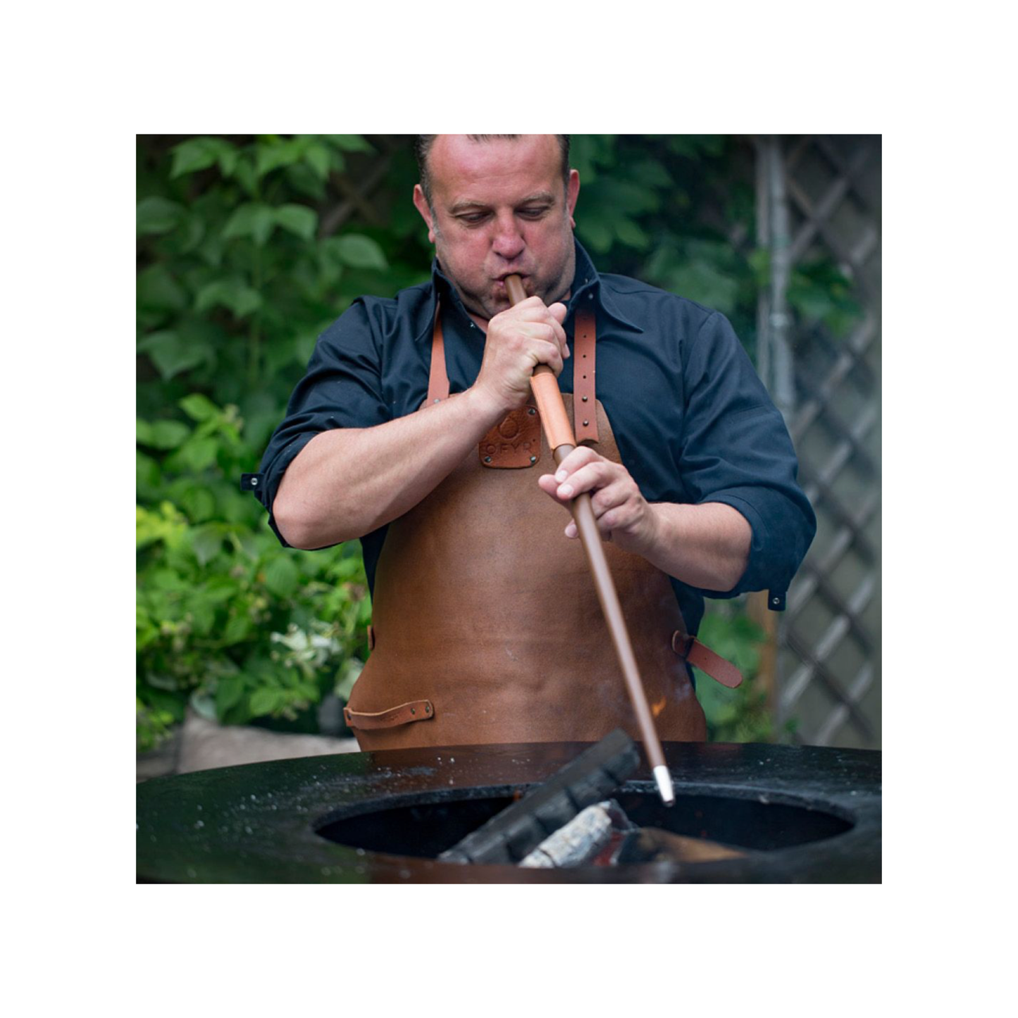 OFYR Buffadoo Set – stilvolles Feuerwerkzeug für kontrolliertes Anfachen und einfaches Nachlegen