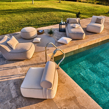Maliha Nackenrolle auf Lounge Bett – Detail der Lounge Gruppe