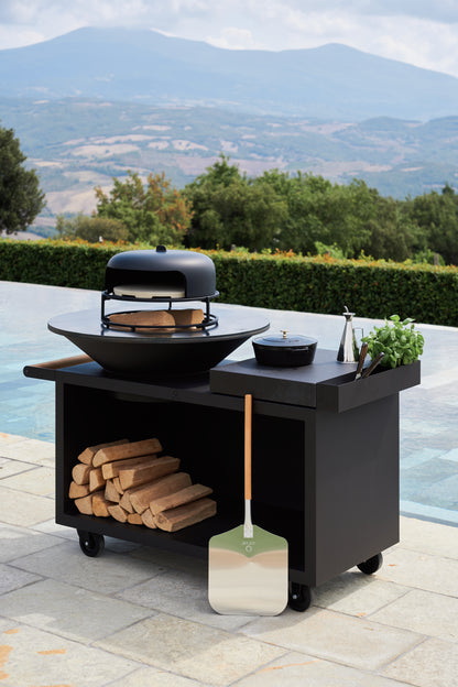 OFYR Kamado Table PRO+ auf der Terrasse