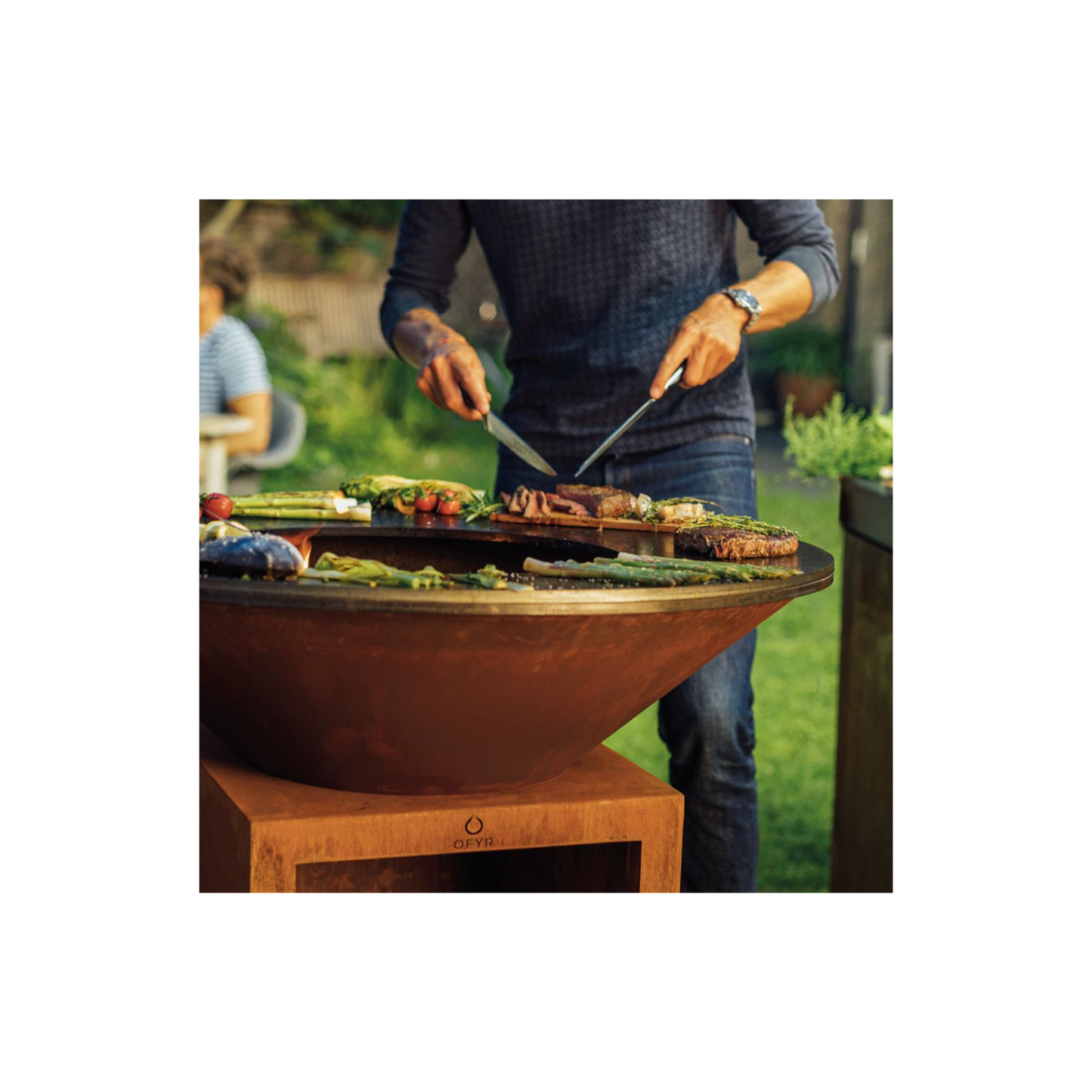 OFYR Classic Storage 100 – kraftvolles Design mit integriertem Stauraum in Corten oder Schwarz