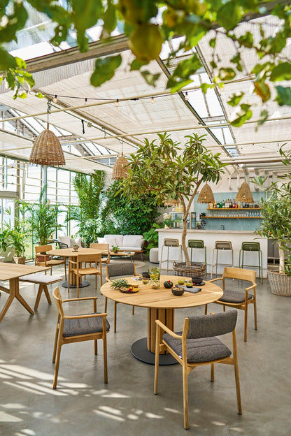 Teva Sitzgruppe mit Tisch und Sesseln im Garten – die Möbel zur Schutzhaube Teva