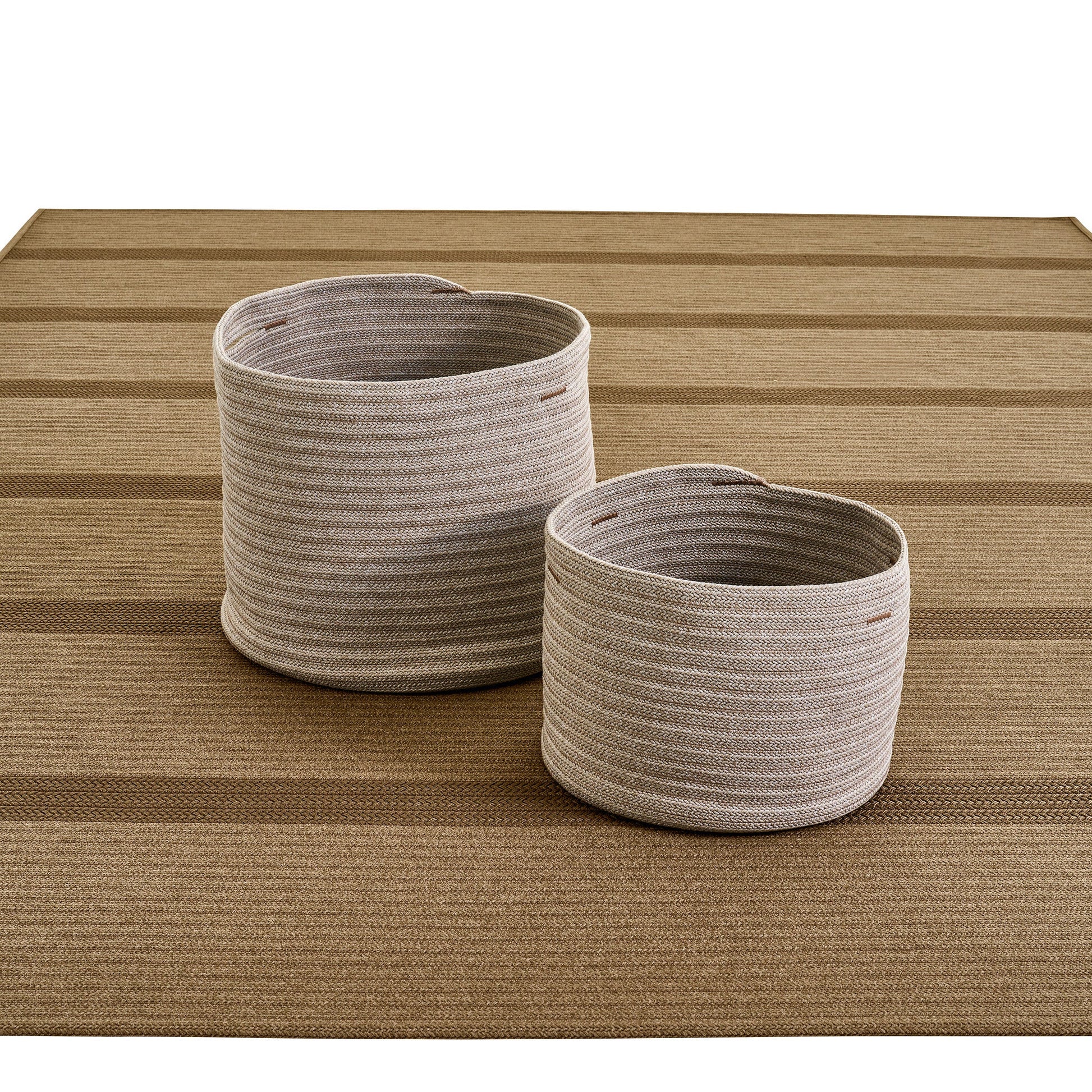 Weishäupl Körbe auf Outdoor-Teppich Taupe – Detail