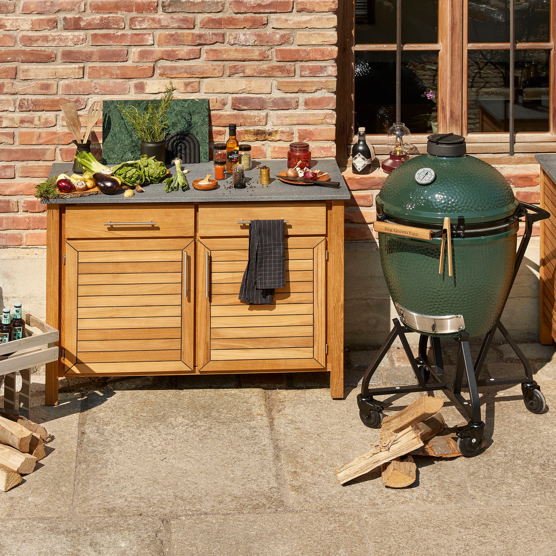 Weishäupl Deck 2er-Elemente als Outdoorküche im Garten