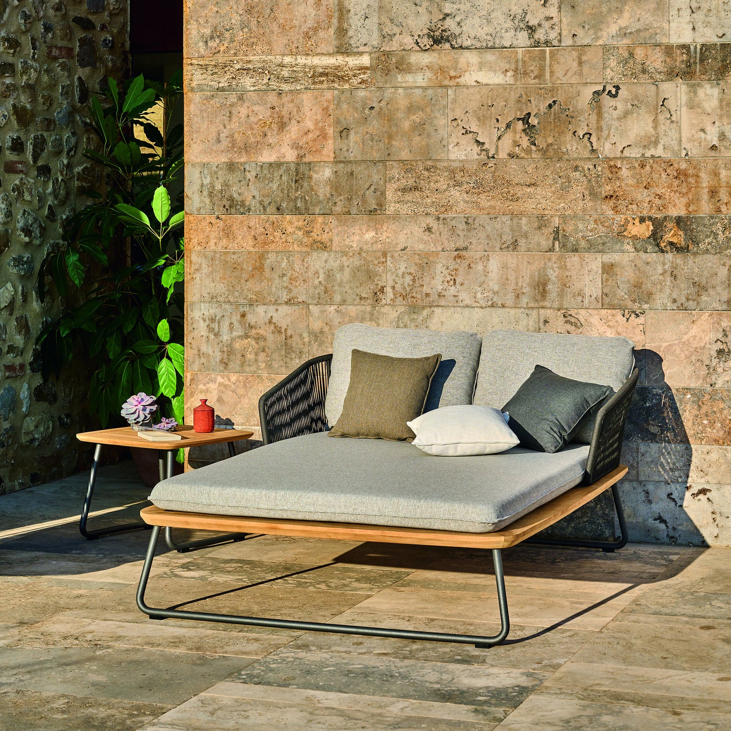 Denia Daybed