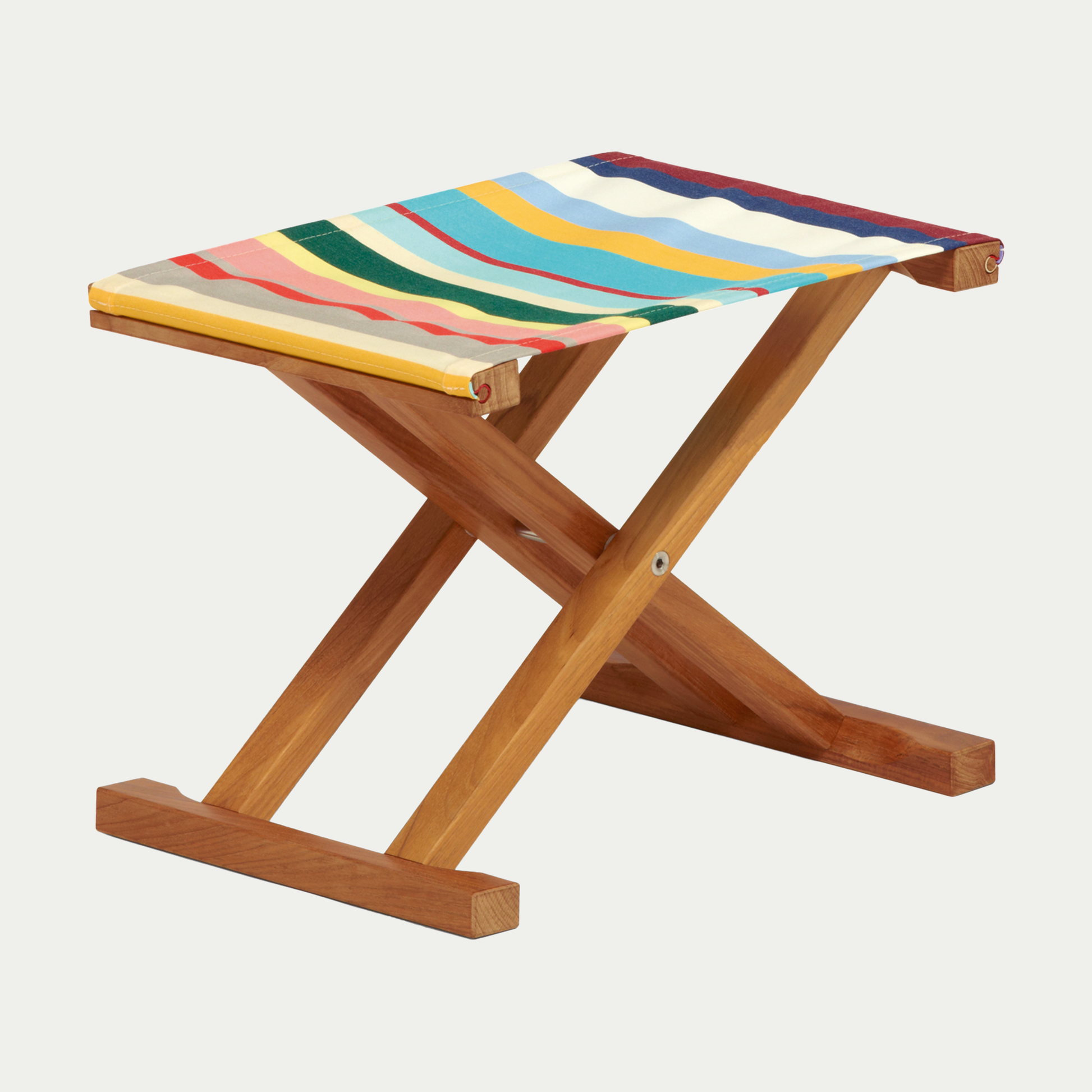 Weishäupl Cabin Hocker aus Teak mit Acryltuch – freigestellt