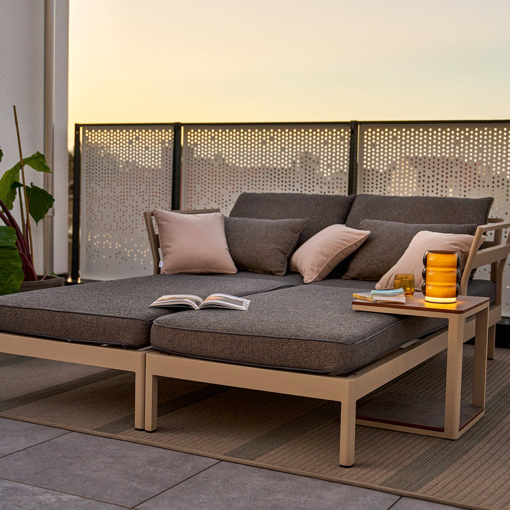 Weishäupl Minu Daybed Perlbeige mit Polster Elara Storm