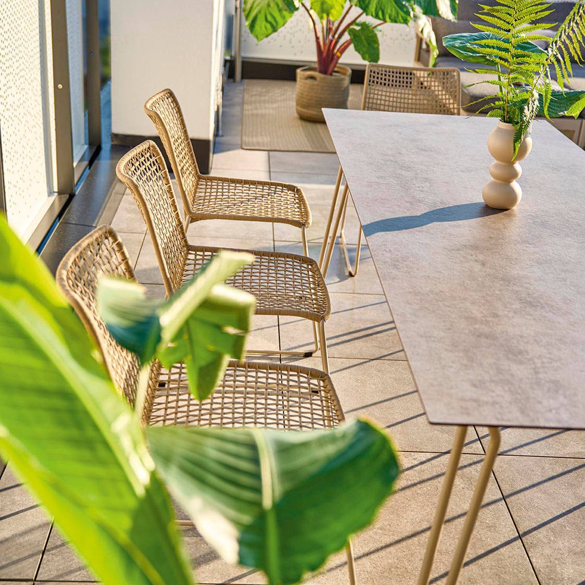 Weishäupl Slope Essgruppe im Garten – Lifestyle