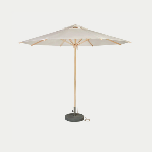 Weishäupl Basic Schirm Ø 335 cm Natur freigestellt mit Betonsockel