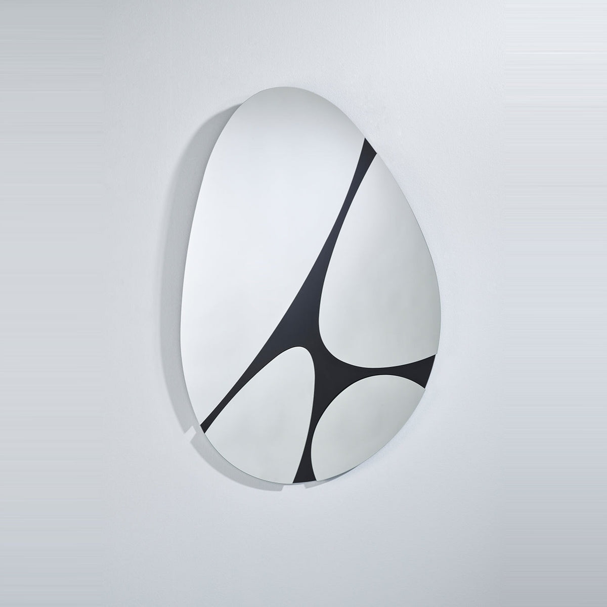 Designspiegel Pebbles freigestellt
