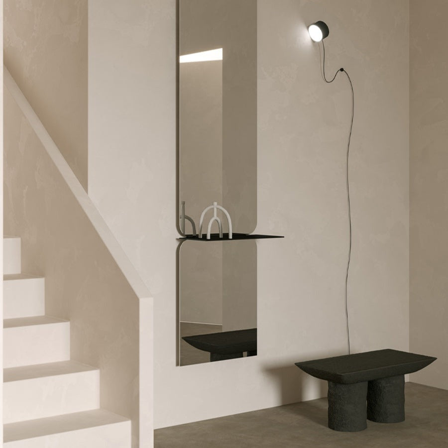 Wandspiegel Taille mit Ablage im Wohnraum