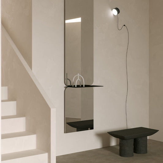 Wandspiegel Taille mit Ablage im Wohnraum