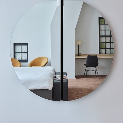 Designspiegel Luna Round im Wohnraum
