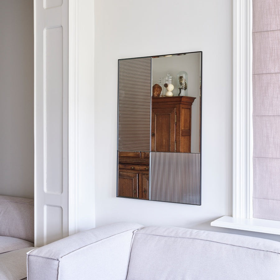 Designspiegel Finestra Flutes im Wohnraum