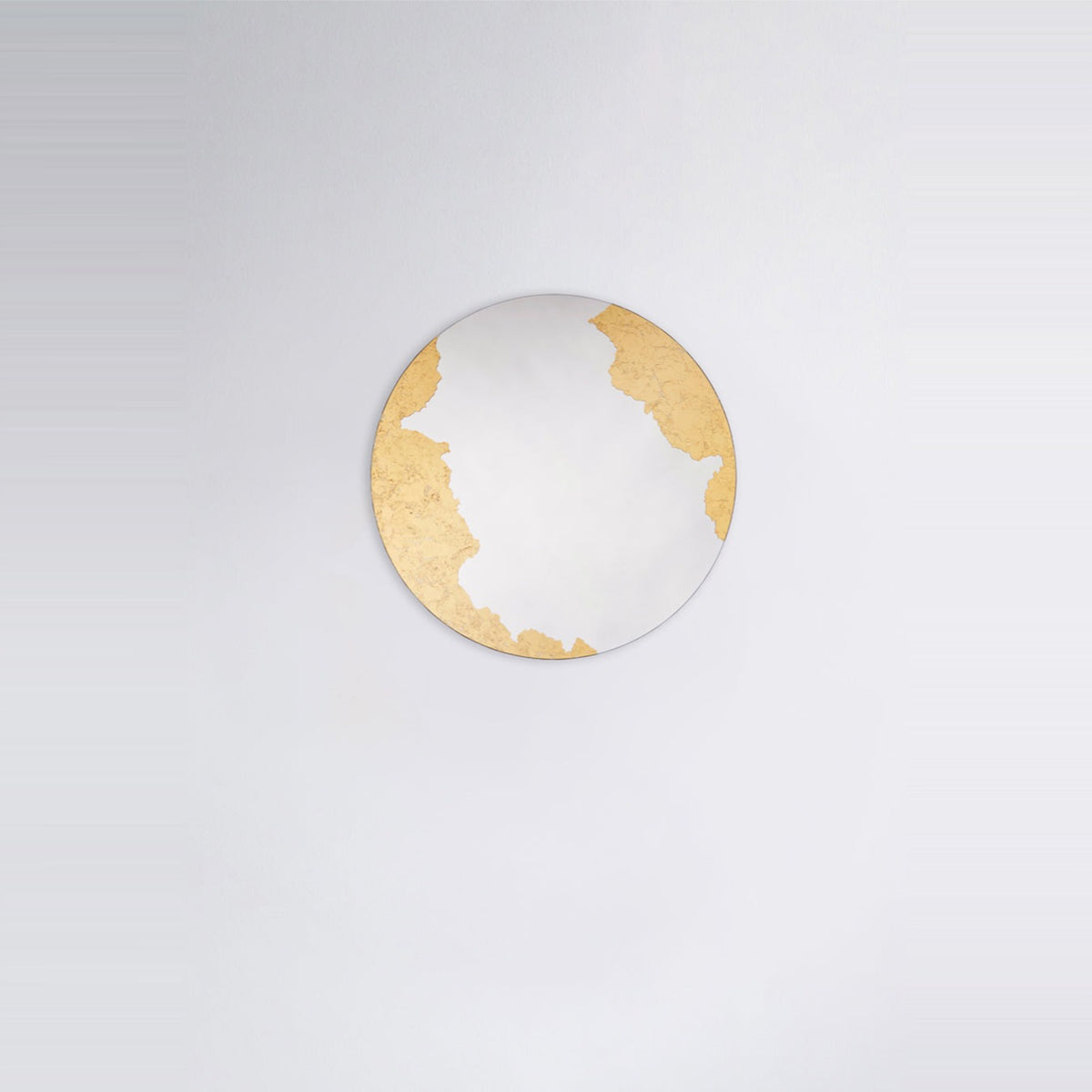 Designspiegel Ornato mit Blattgold freigestellt