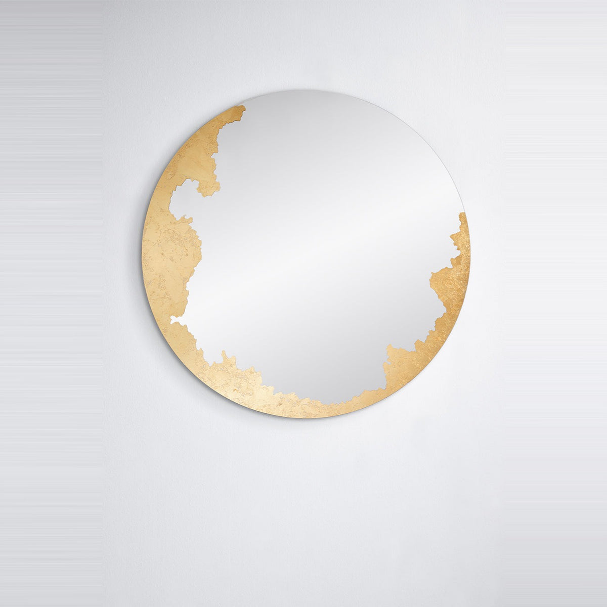 Designspiegel Ornato mit Blattgold freigestellt
