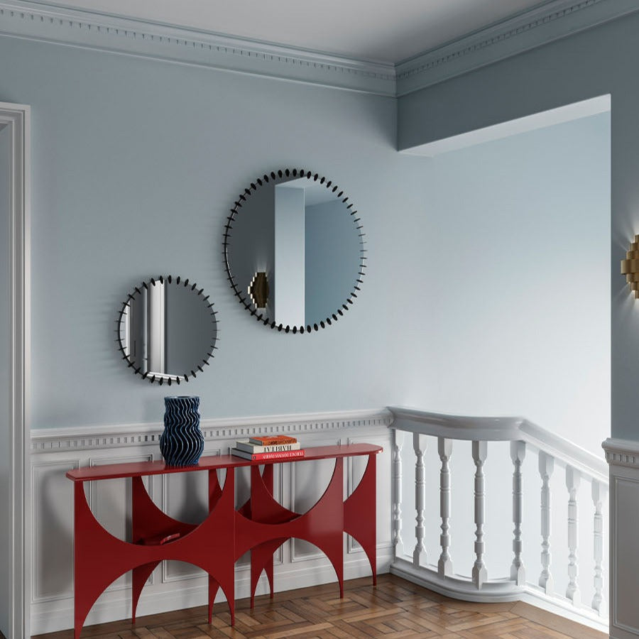 Runder Designspiegel Ray im Wohnraum
