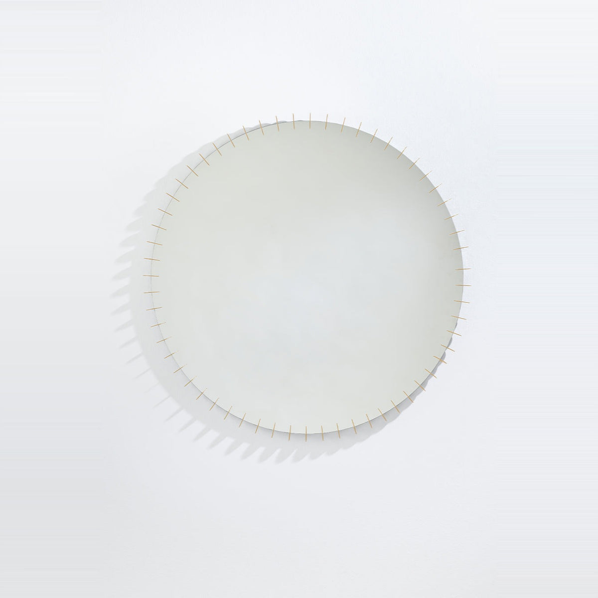 Runder Designspiegel Ray freigestellt