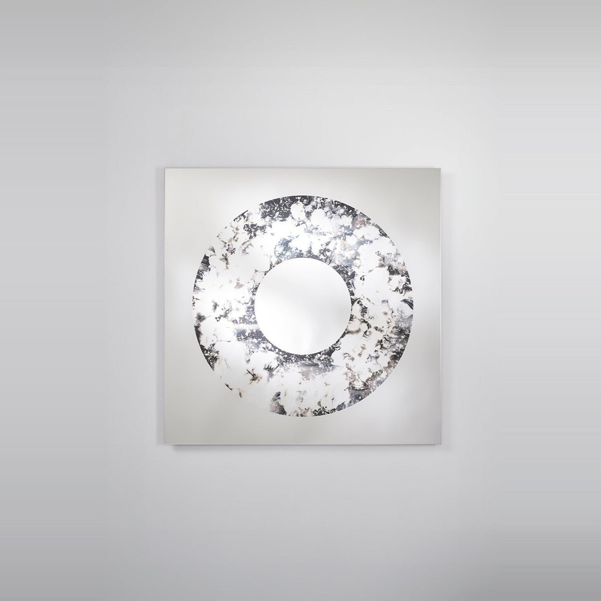 Designspiegel Torus freigestellt