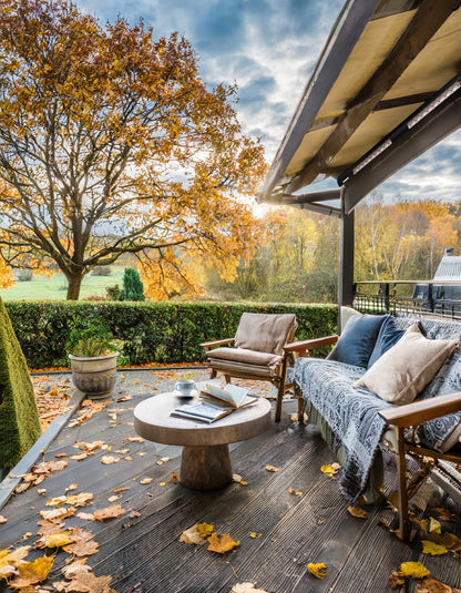ExtremeLine HeatFlare über einer Terrasse im Herbst