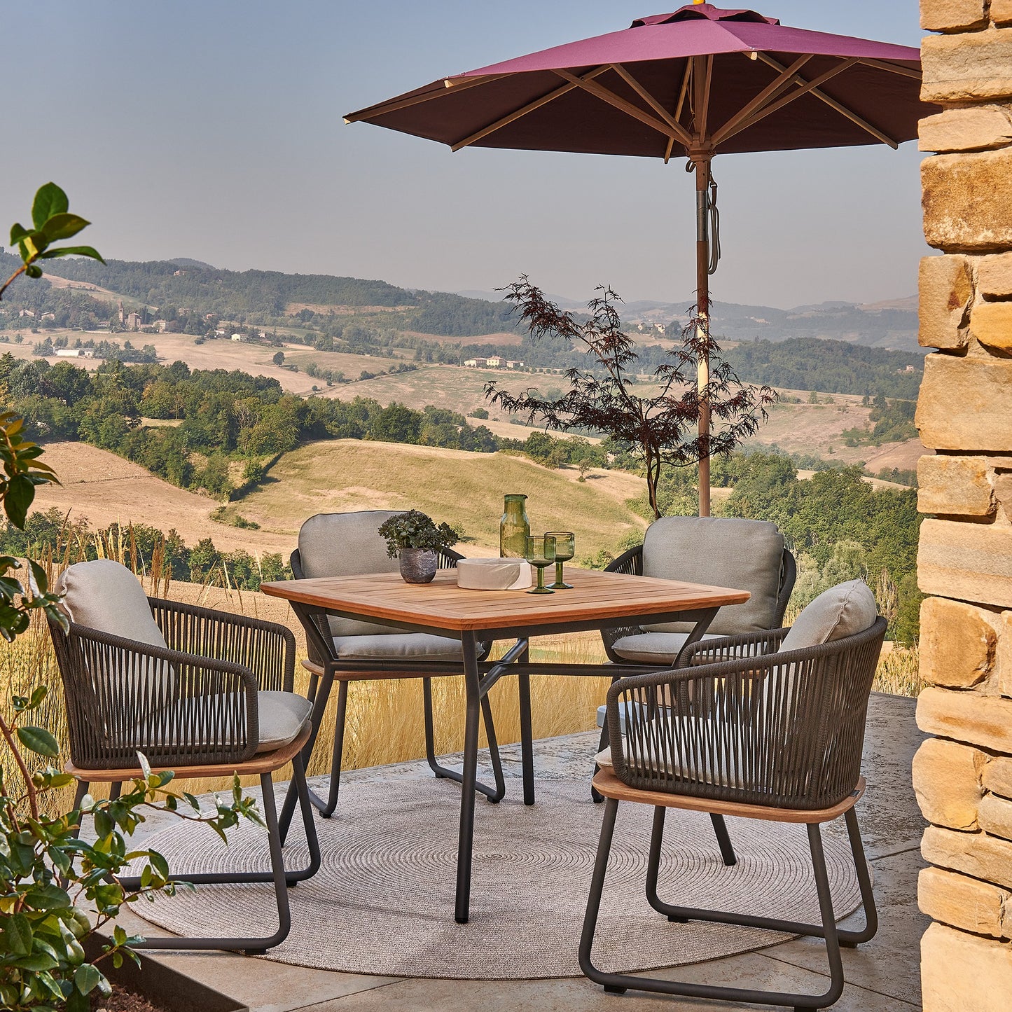 Klassiker Aubergine über Denia Dining Gruppe – Lifestyle