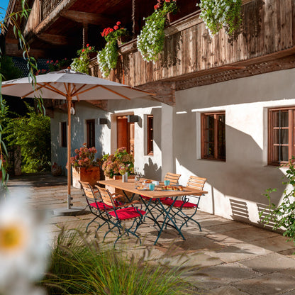 Teakschirm Grau über Classic Sitzgruppe Dunkelgrün – Lifestyle