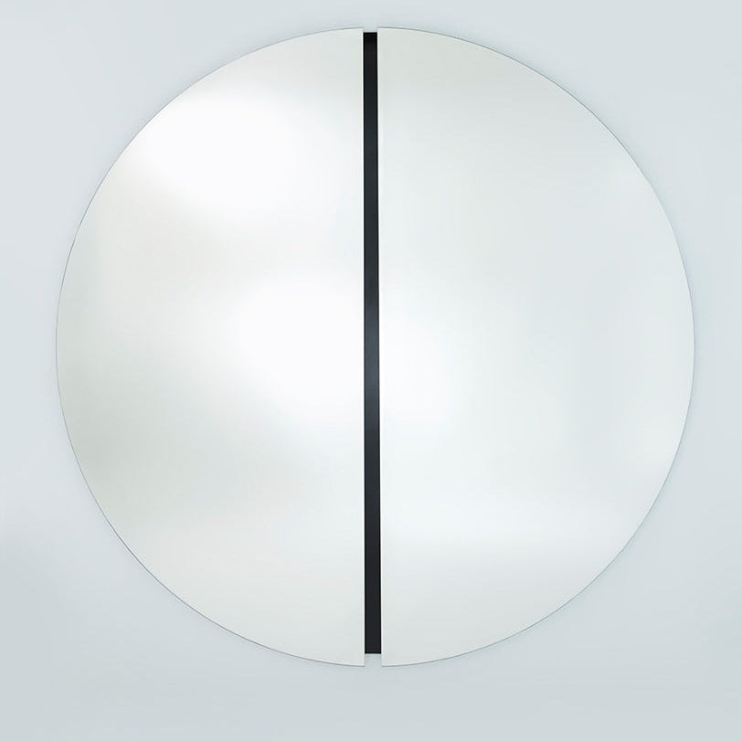 Designspiegel Luna Black Round L von Deknudt Mirrors an der Wand