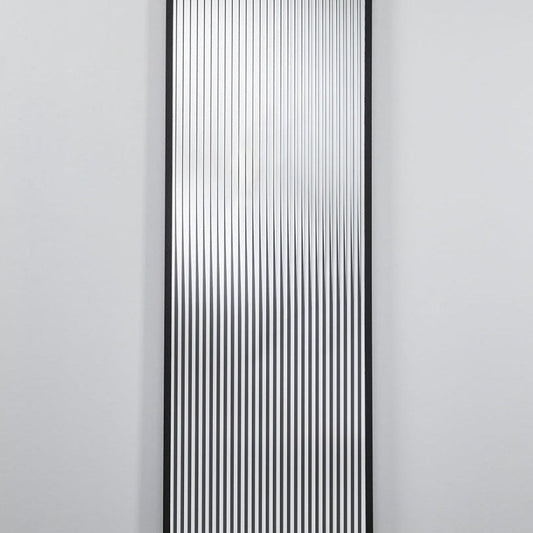 Designspiegel Attitude von Deknudt Mirrors mit geriffeltem Glas