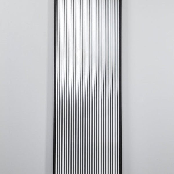 Designspiegel Attitude von Deknudt Mirrors mit geriffeltem Glas