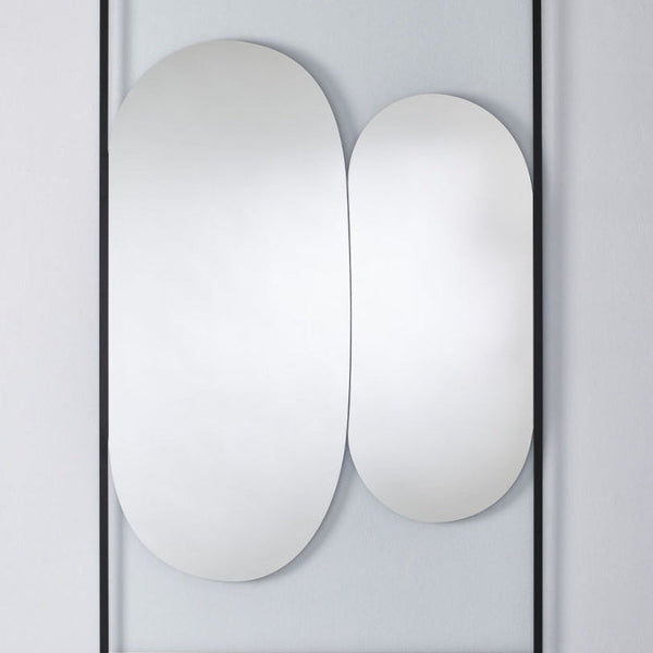Designspiegel Squeeze von Deknudt Mirrors an der Wand