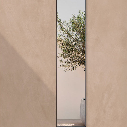 Outdoor-Spiegel Lucka Hall von Deknudt Mirrors an der Terrassenwand