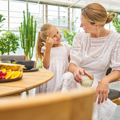 Weishäupl Teva Sessel im Garten – Lifestyle